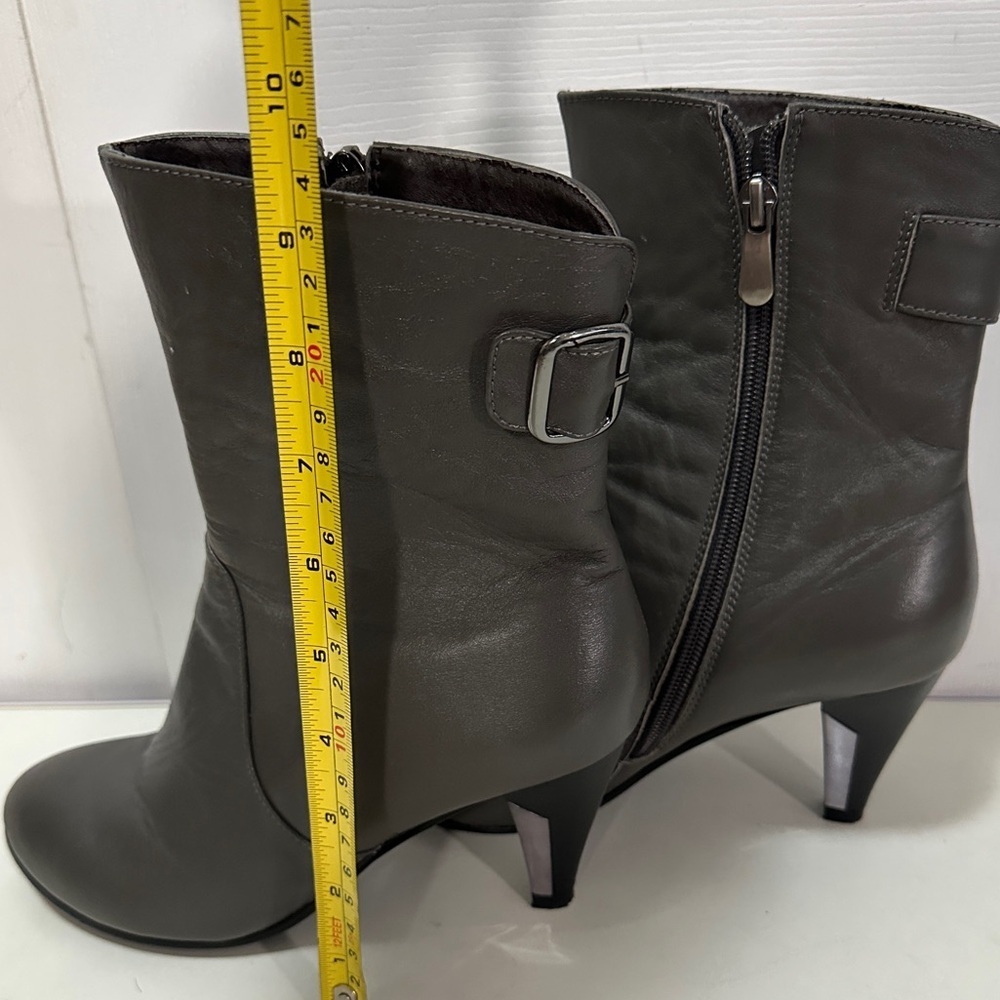 Elegant Gray Leather Boots Sz#8 - Picture 7 of 9